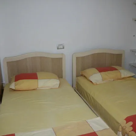 Hotell Kaqaniku 2*